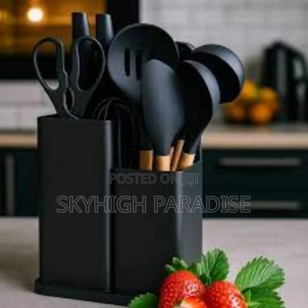 *19pc Executive Silicone Spoons* 
Color: Black