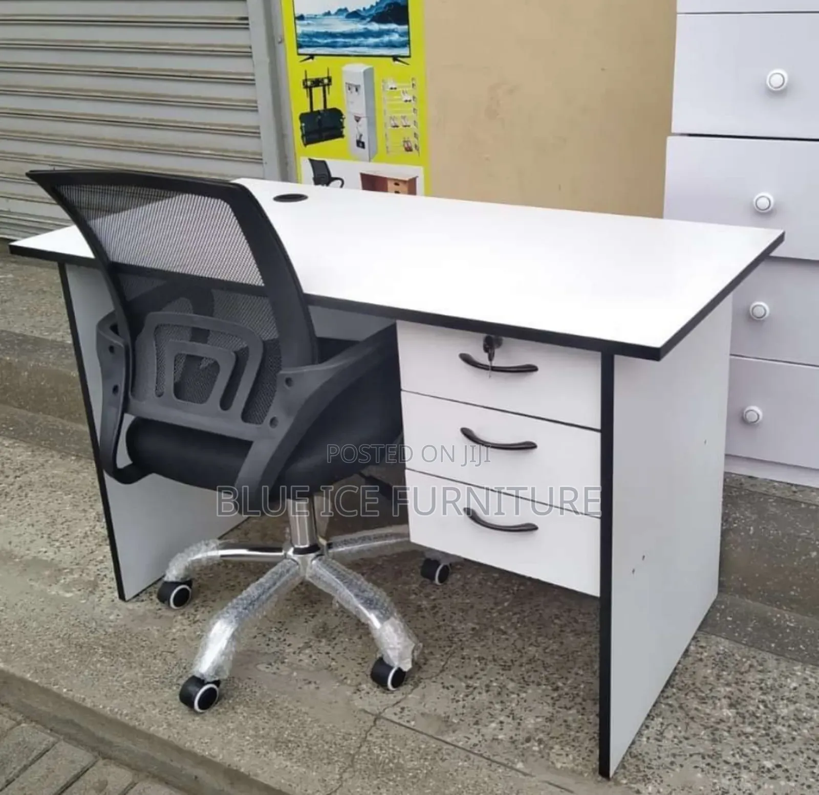 White Office Working Desk With Adjustable Mesh Office Chair