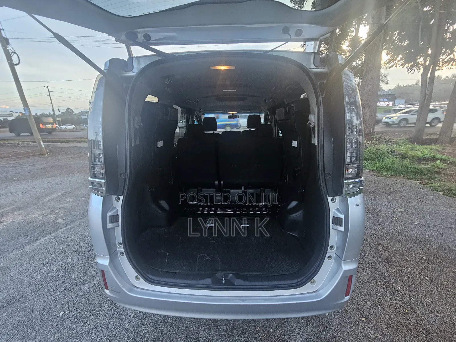 Toyota Voxy 2017 Silver