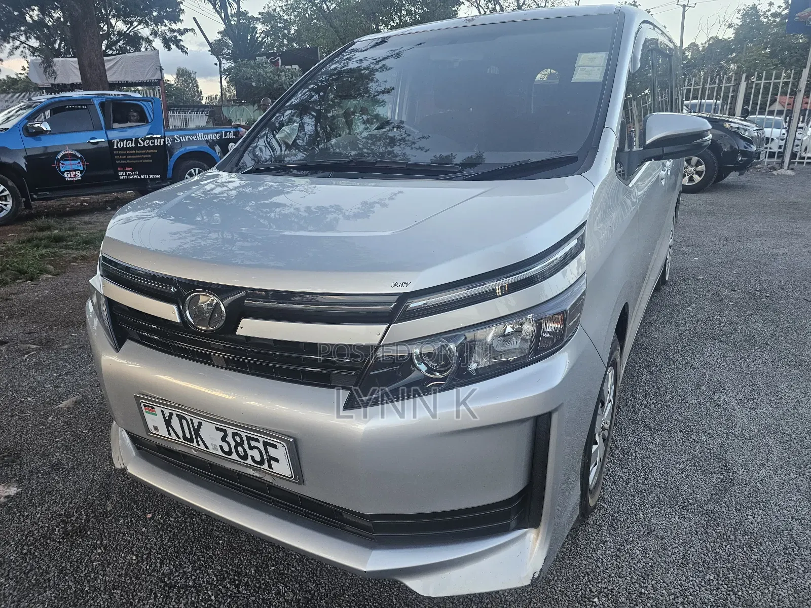 Toyota Voxy 2017 Silver