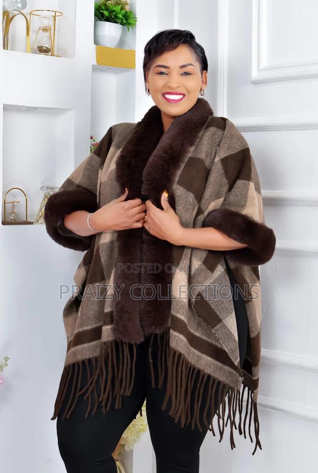 Elegant Ponchos With Fur and Beautiful Prints - thumbnail 4