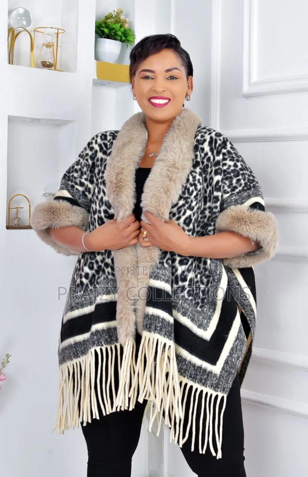 Elegant Ponchos With Fur and Beautiful Prints - thumbnail 6