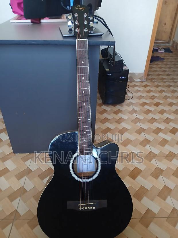 Semi Acoustic Guitar - thumbnail 3