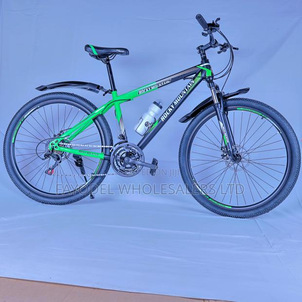 Rocky 26" Mountain Bike - 21sp Suspension Bicycle With Mudguards
