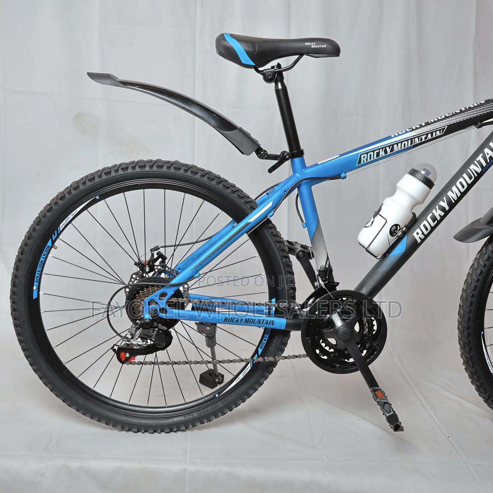 Rocky Mountain Bicycle 26" 21sp - Fully Equipped Commuter Bike