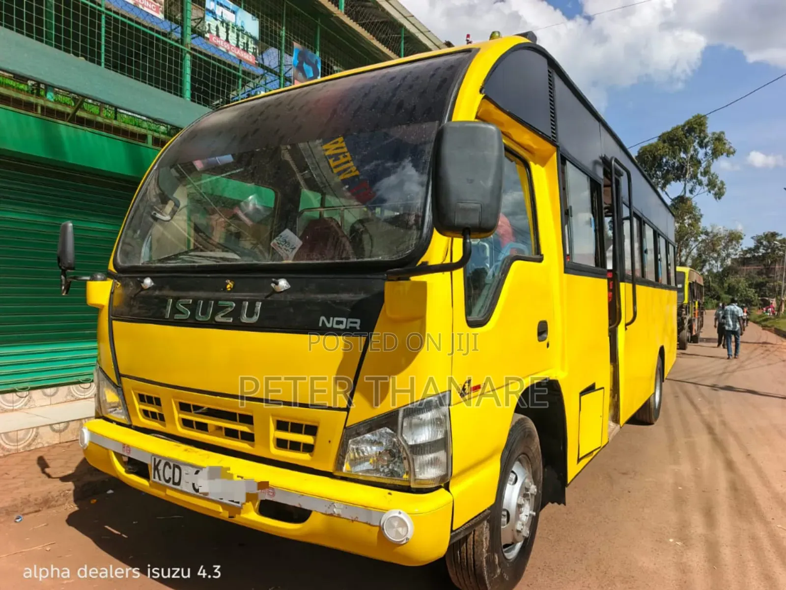Isuzu NQR 2015 Yellow