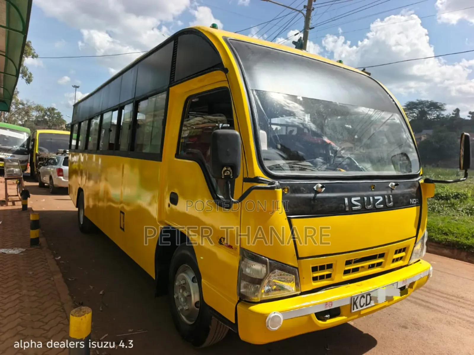 Isuzu NQR 2015 Yellow