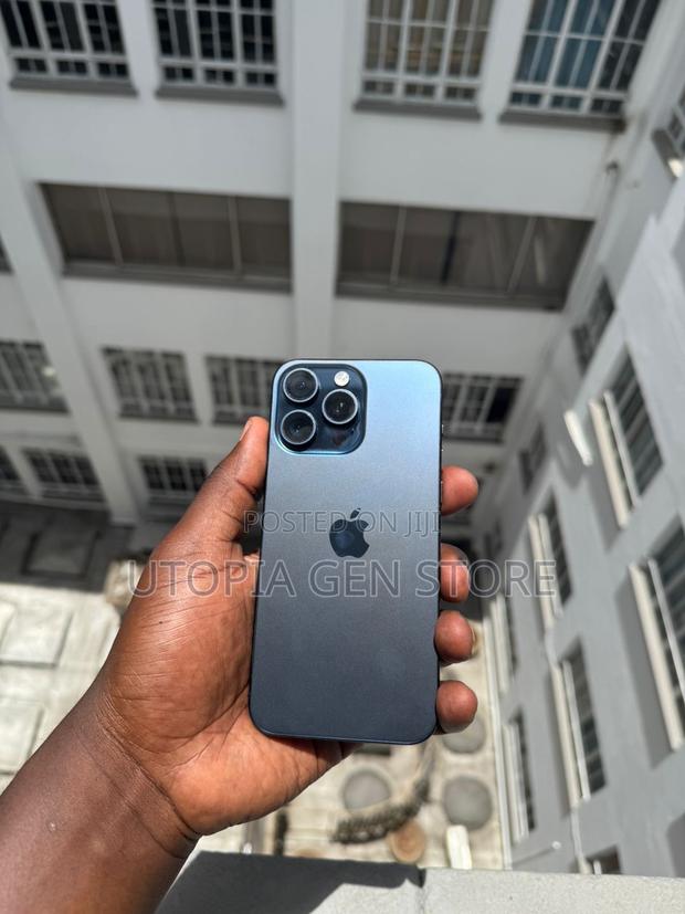 Apple iPhone 15 Pro Max 256 GB Blue - main view