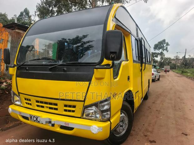 Isuzu NQR 2016 Yellow - main view