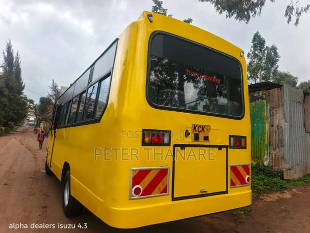 Isuzu NQR 2016 Yellow - thumbnail 2
