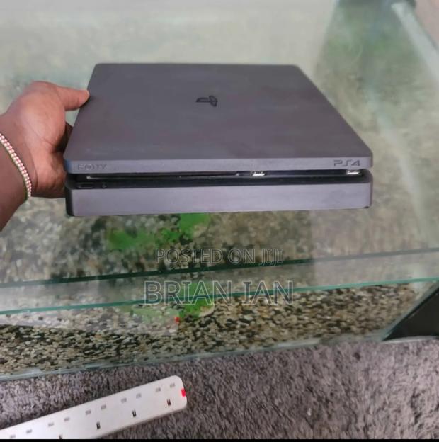 Playstation 4 Slim Chipped Comes With 1 Cintroller - thumbnail 3