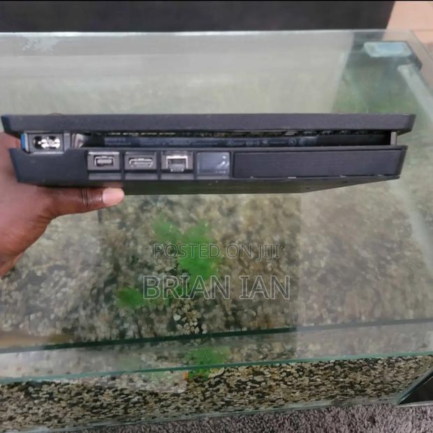 Playstation 4 Slim Chipped Comes With 1 Cintroller - thumbnail 4