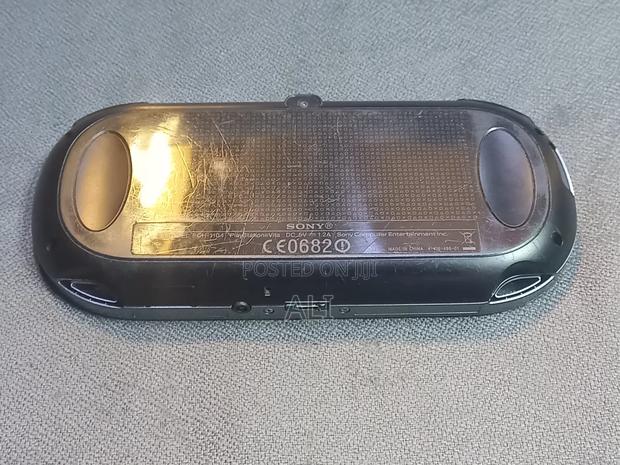 Sony Ps Vita With 10 Games - thumbnail 4