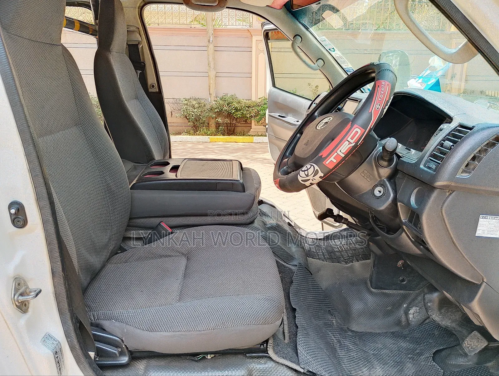 Toyota HiAce 2014 White