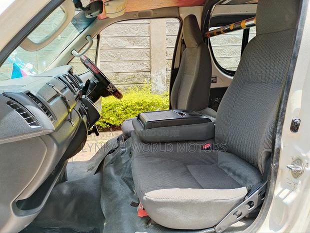 Toyota HiAce 2014 White - thumbnail 13