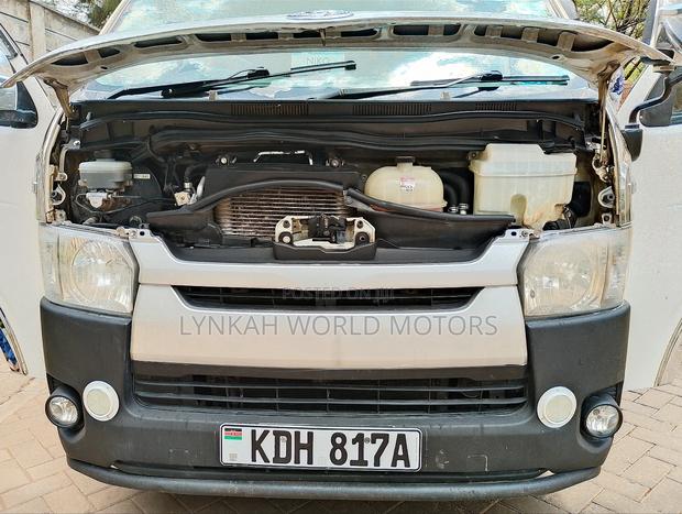 Toyota HiAce 2014 White - thumbnail 15