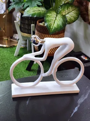 Office/Home Figure Modeling Resin Table Ornaments