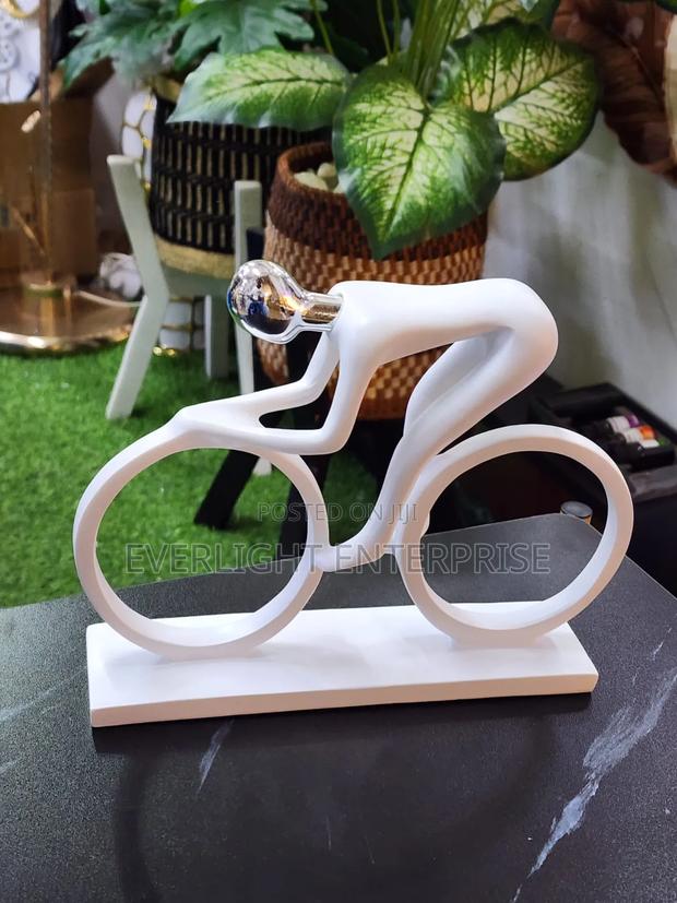 Office/Home Figure Modeling Resin Table Ornaments