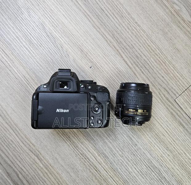 Nikon D5100 + 18-55mm Kit Lens - main view