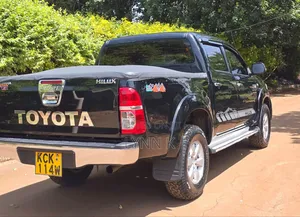 Toyota Hilux 2011 Black