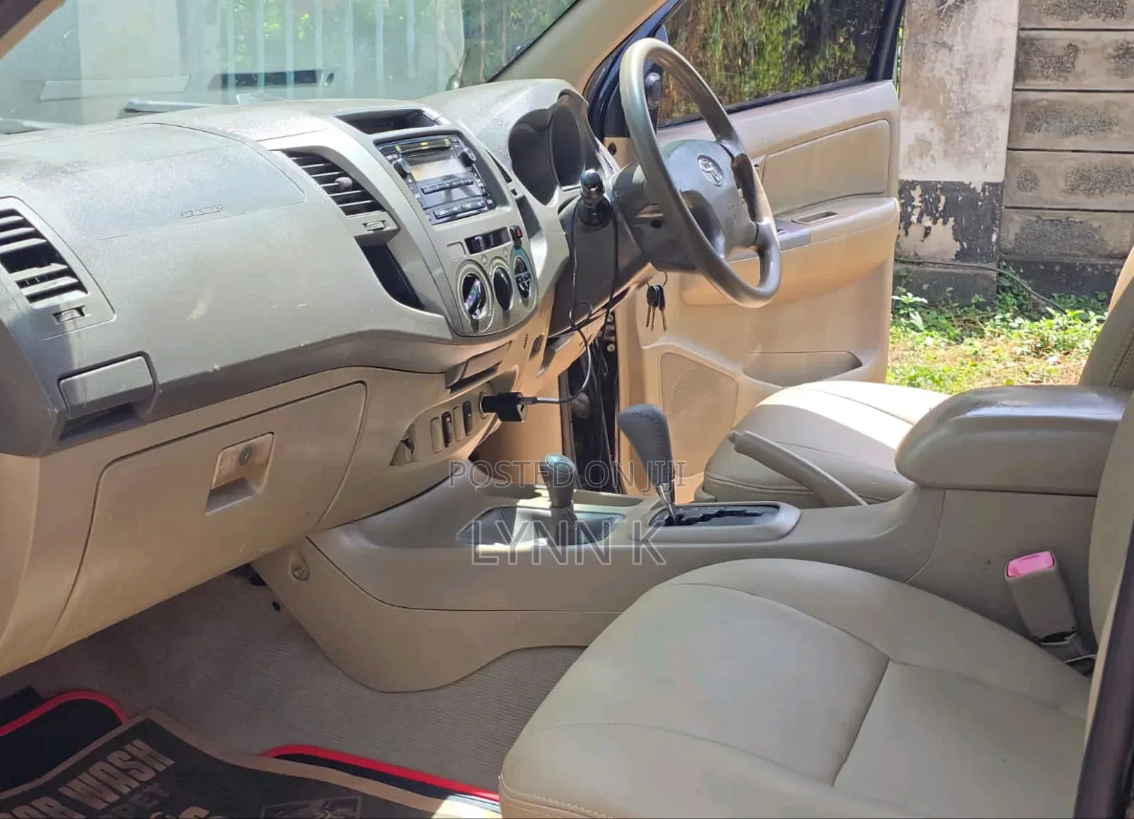 Toyota Hilux 2011 Black