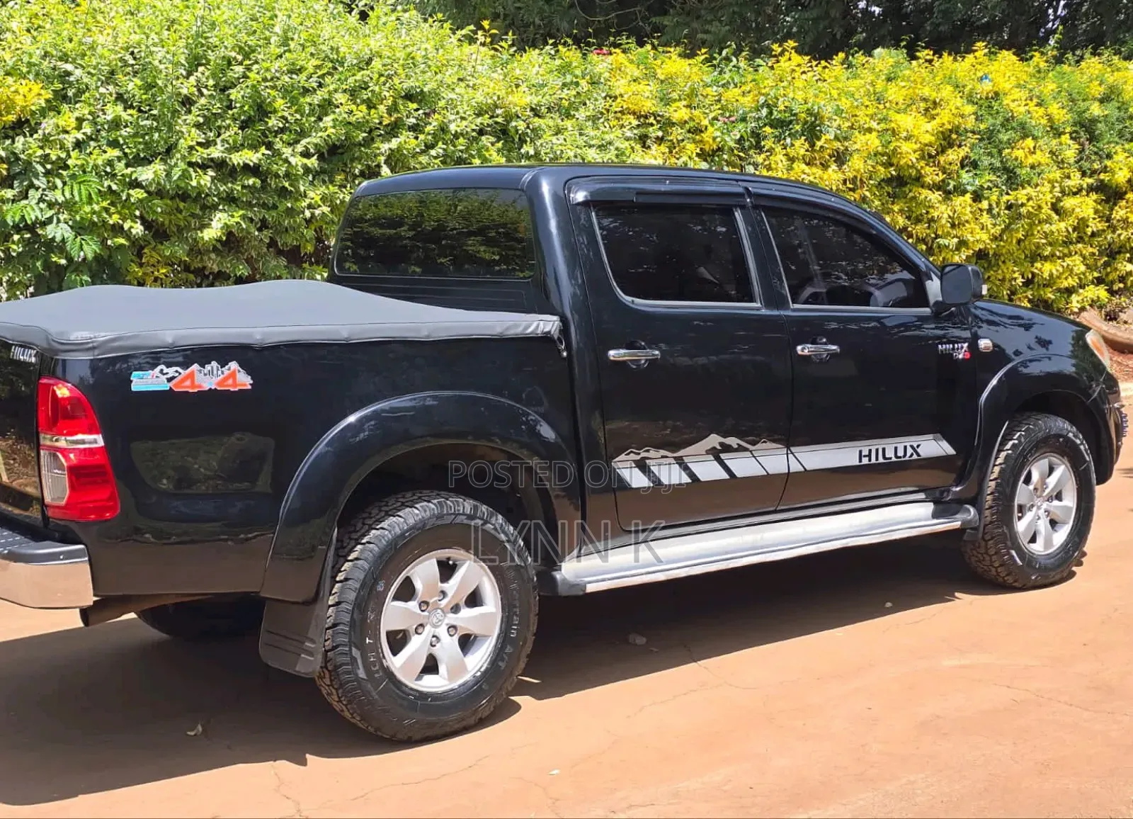 Toyota Hilux 2011 Black