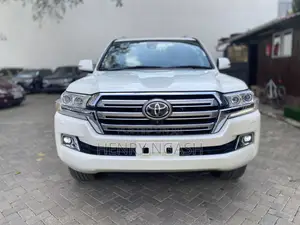 Toyota Land Cruiser 2016 White