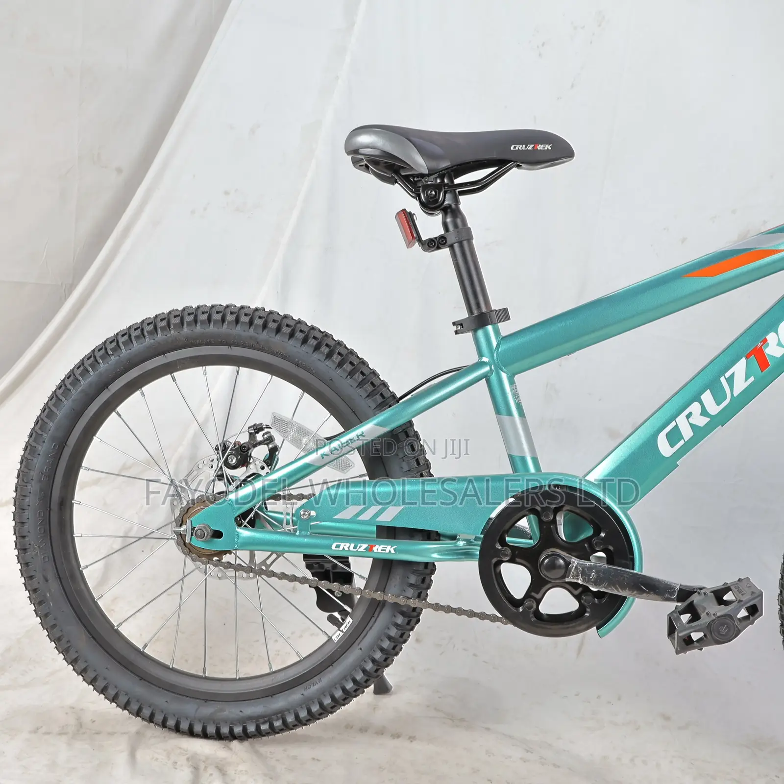 Reliable Cruztrek Green Bike for 8 to 13 Year Olds