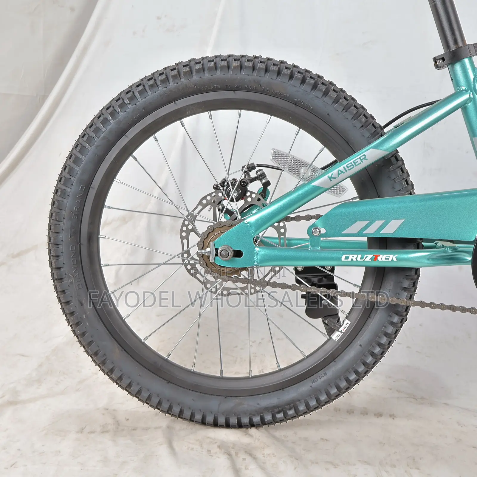 Reliable Cruztrek Green Bike for 8 to 13 Year Olds