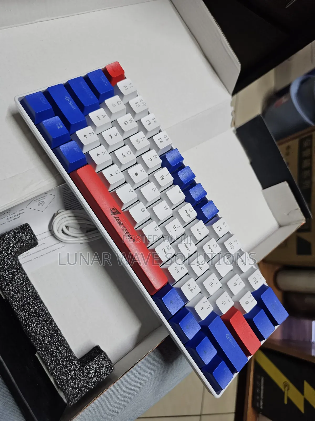 60% Nlue and White Mechanical Keyboard With Red Switches Wired