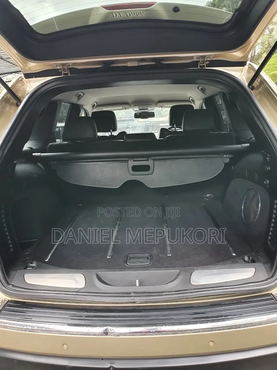 Jeep Grand Cherokee Limited 4x4 2011 Gold
