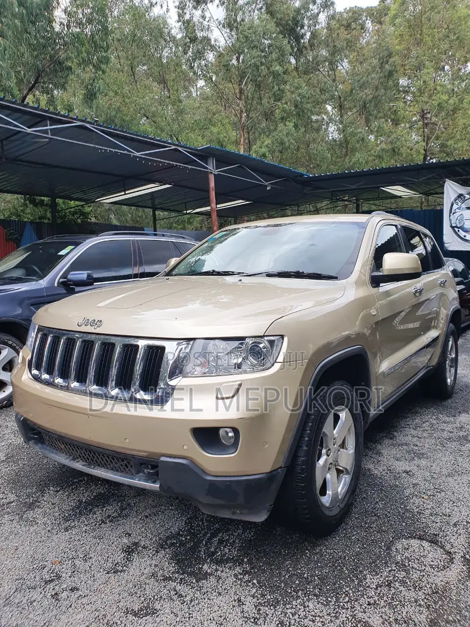 Jeep Grand Cherokee Limited 4x4 2011 Gold