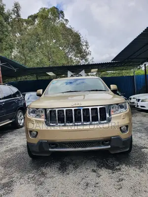 Jeep Grand Cherokee Limited 4x4 2011 Gold