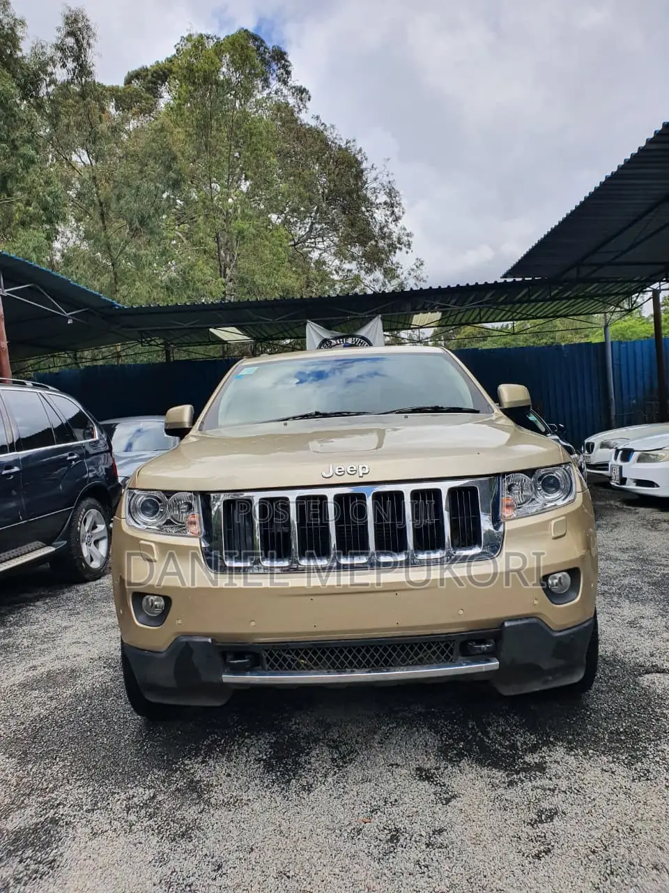 Jeep Grand Cherokee Limited 4x4 2011 Gold