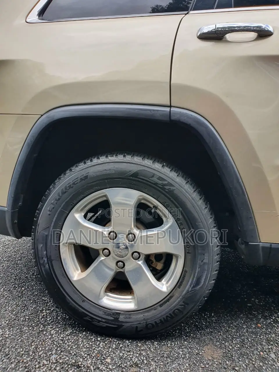 Jeep Grand Cherokee Limited 4x4 2011 Gold