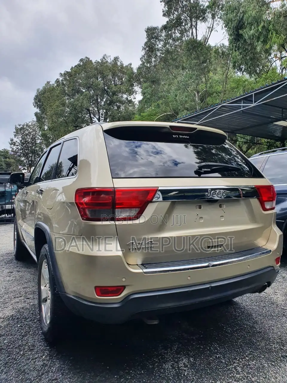 Jeep Grand Cherokee Limited 4x4 2011 Gold