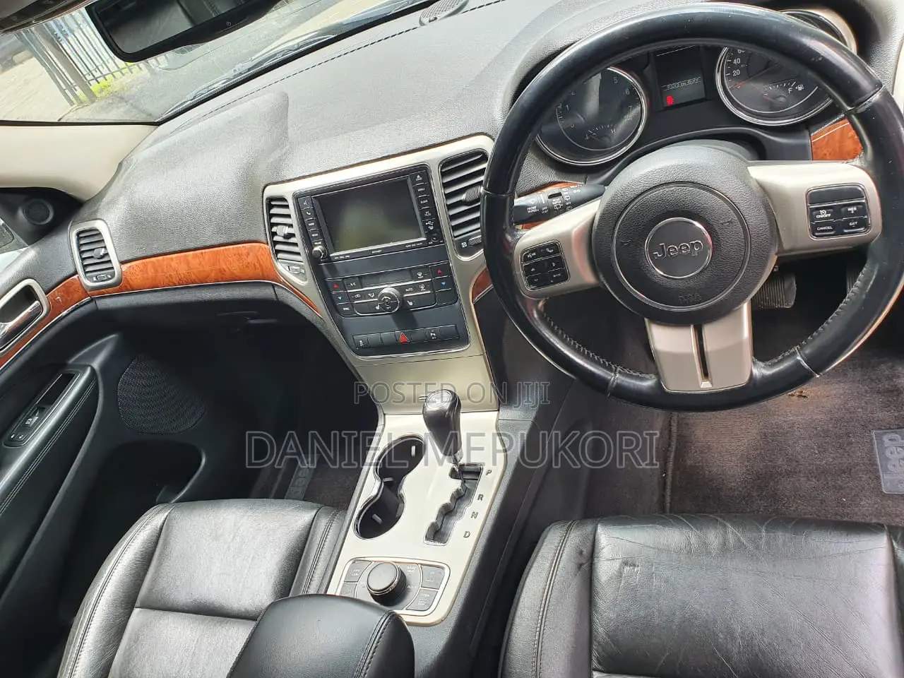 Jeep Grand Cherokee Limited 4x4 2011 Gold