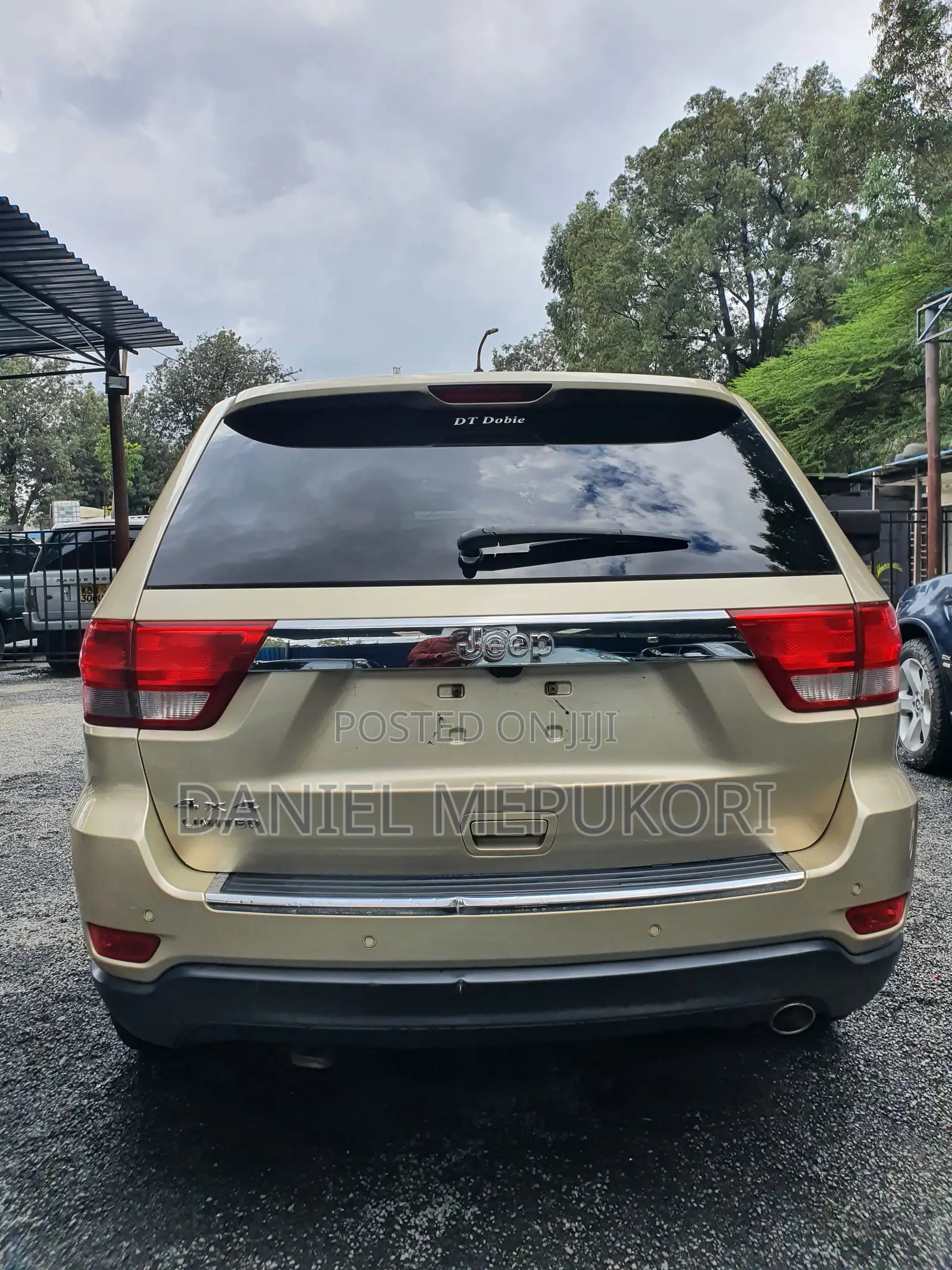 Jeep Grand Cherokee Limited 4x4 2011 Gold