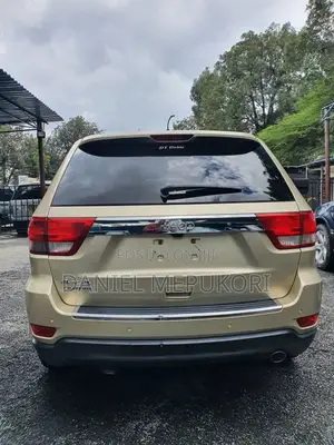 Jeep Grand Cherokee Limited 4x4 2011 Gold