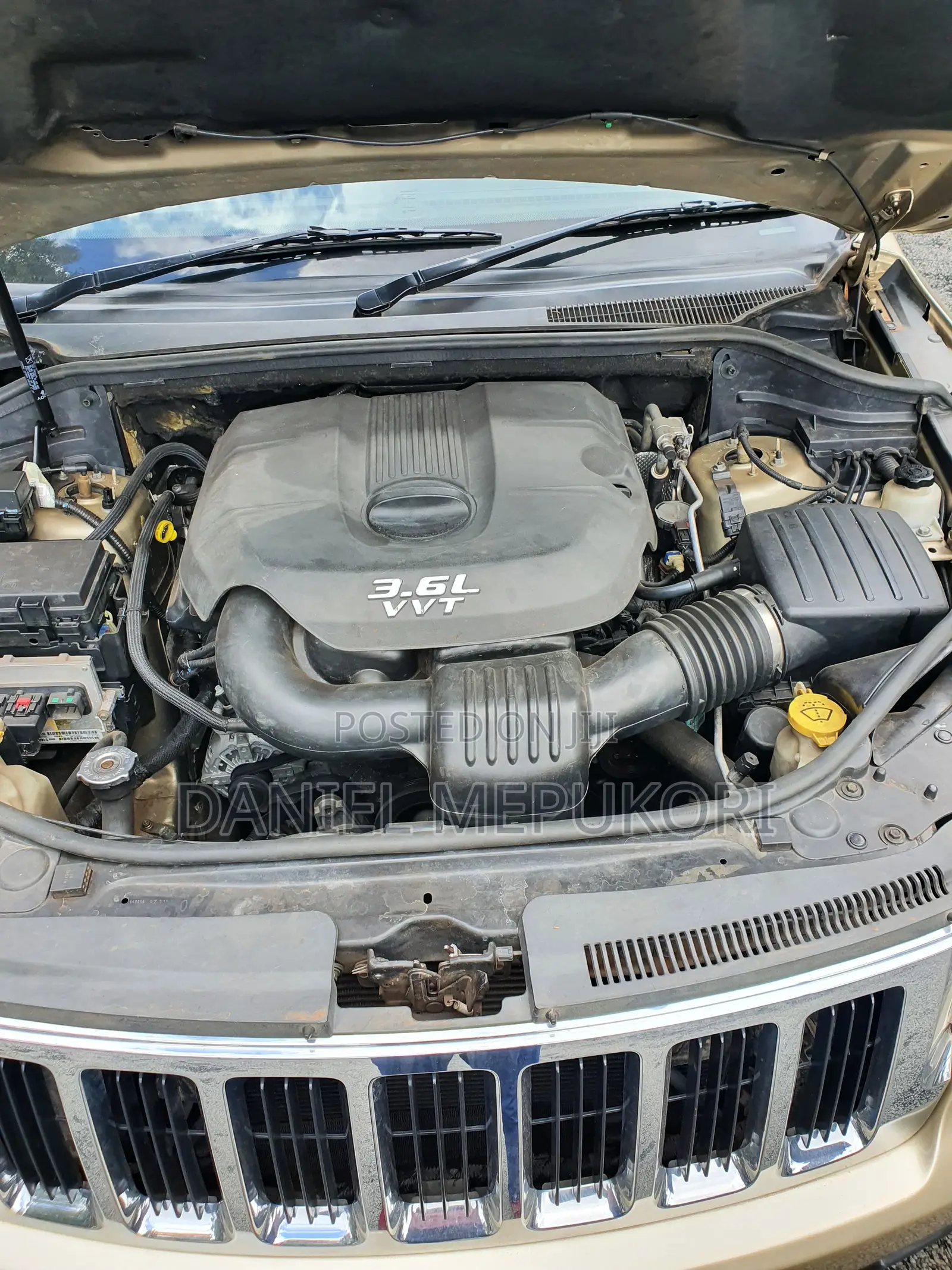 Jeep Grand Cherokee Limited 4x4 2011 Gold