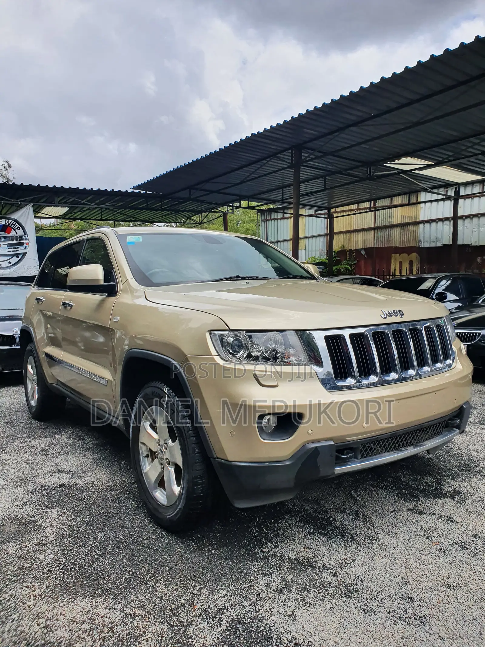 Jeep Grand Cherokee Limited 4x4 2011 Gold