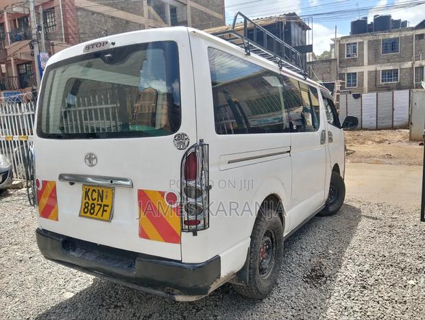 Toyota HiAce 2010 White - thumbnail 4
