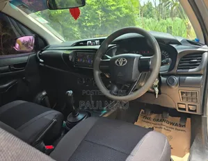 Toyota Hilux 2020 Gold