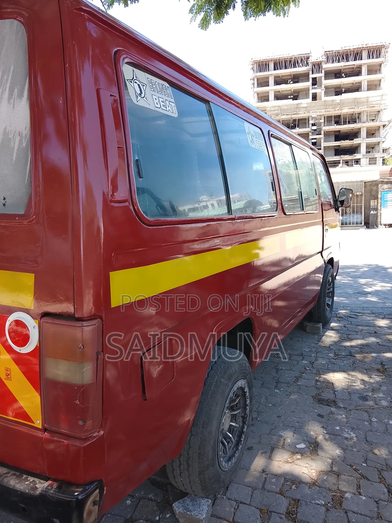 Nissan Caravan (Urvan) 2001 Red