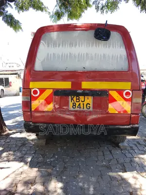 Nissan Caravan (Urvan) 2001 Red