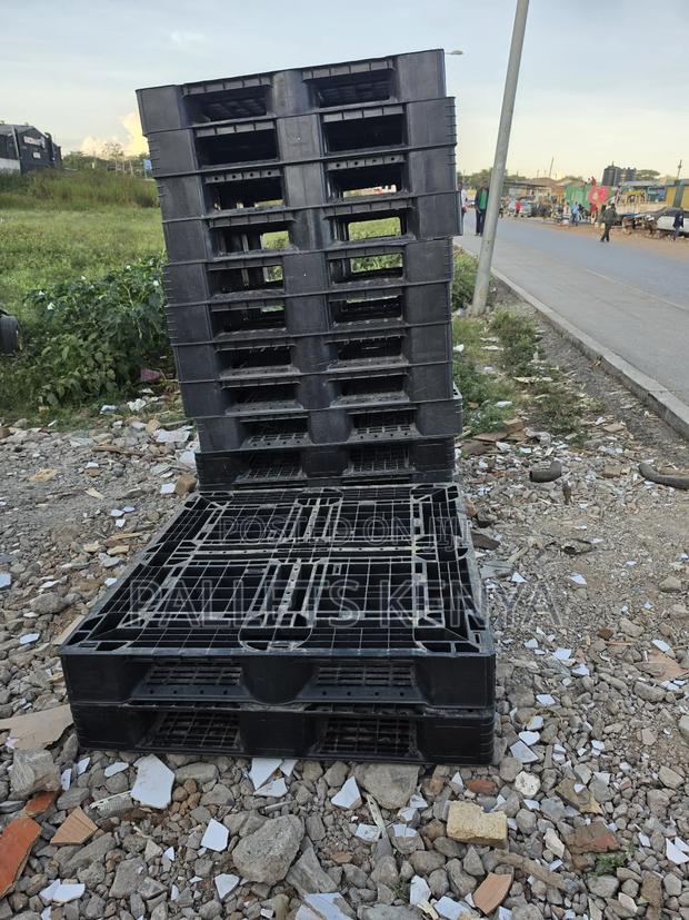 Plastic Pallets-Durable Maintenance-Free.