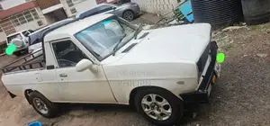 Nissan Pick-Up 2003 White