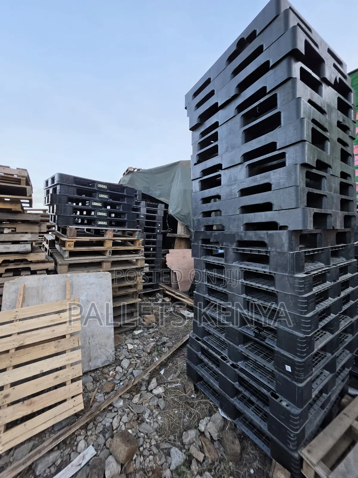Plastic Pallets - High Quality Safe to Handle.03