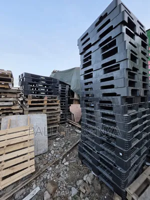 Plastic Pallets - High Quality Safe to Handle.03