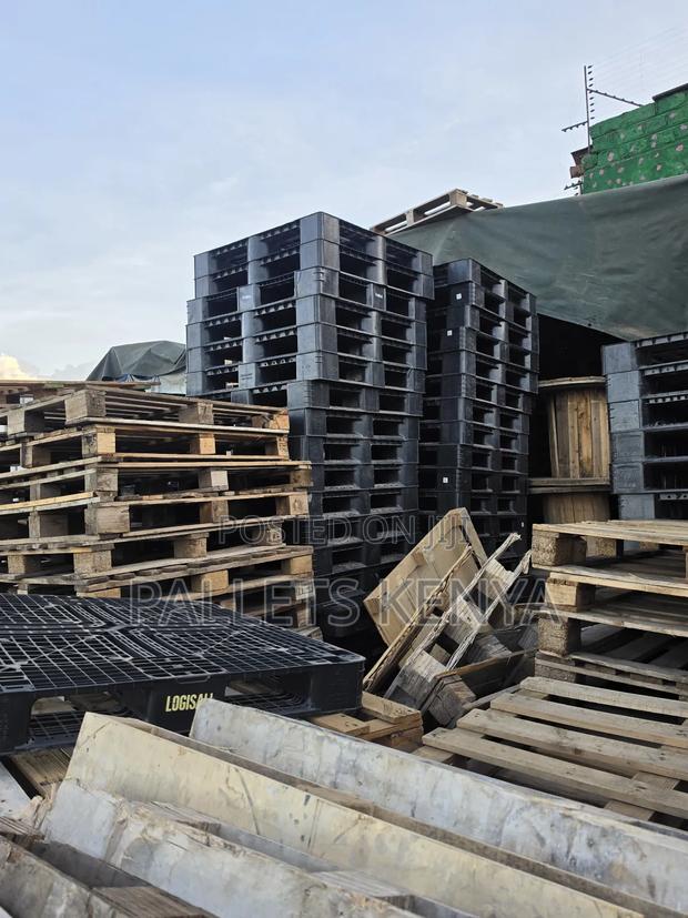 Plastic Pallets -Heavy-Duty and Reliable Pallets. 04 - main view